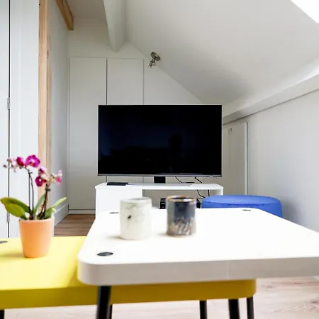 D'artiste, Riverside Apartment